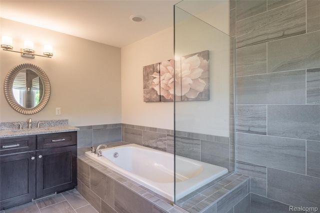 55712 Glenbrooke Drive, Shelby Charter Township, MI 48316