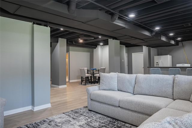 55712 Glenbrooke Drive, Shelby Charter Township, MI 48316