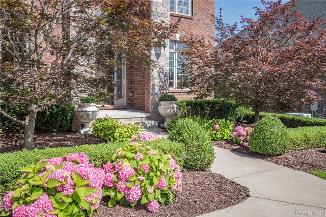 55712 Glenbrooke Drive, Shelby Charter Township, MI 48316