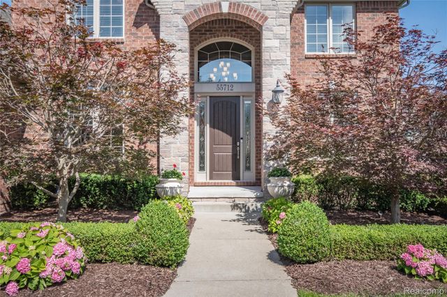 55712 Glenbrooke Drive, Shelby Charter Township, MI 48316