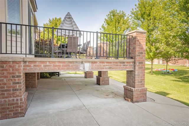 55712 Glenbrooke Drive, Shelby Charter Township, MI 48316