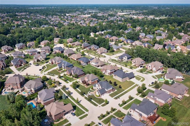 55712 Glenbrooke Drive, Shelby Charter Township, MI 48316