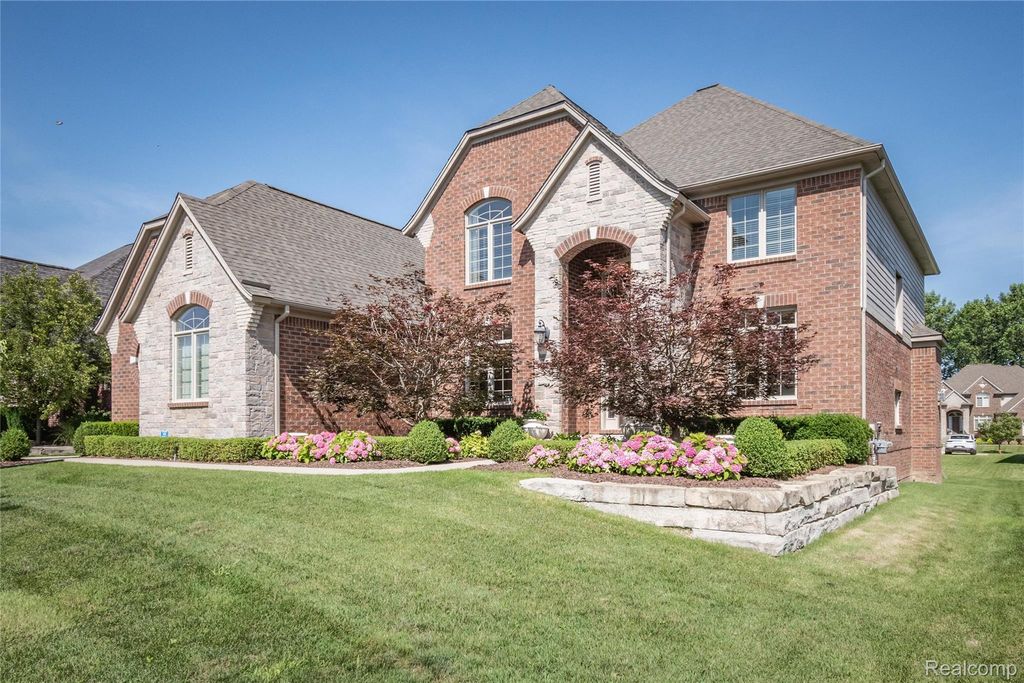 55712 Glenbrooke Drive, Shelby Charter Township, MI 48316