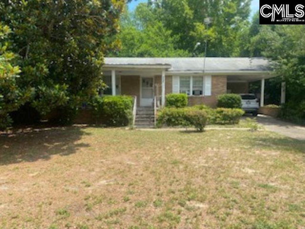 2129 Arrowwood Road W, Camden, SC 29020