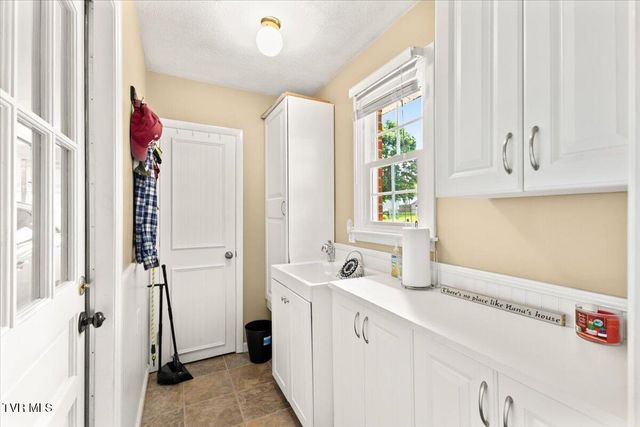 19272 Old Jonesboro Road, Abingdon, VA 24211