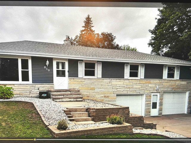 819 GIESE STREET, Hortonville, WI 54944