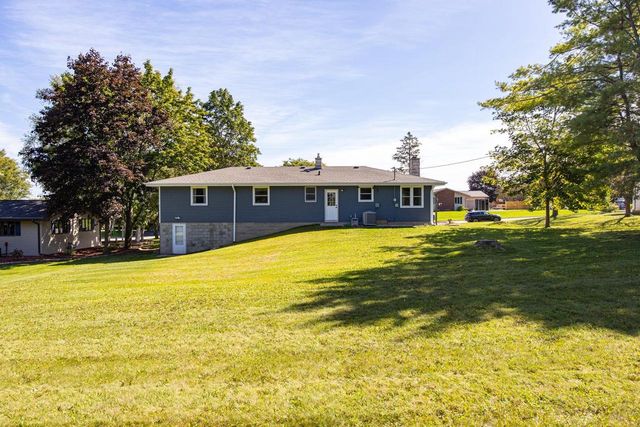 819 GIESE STREET, Hortonville, WI 54944