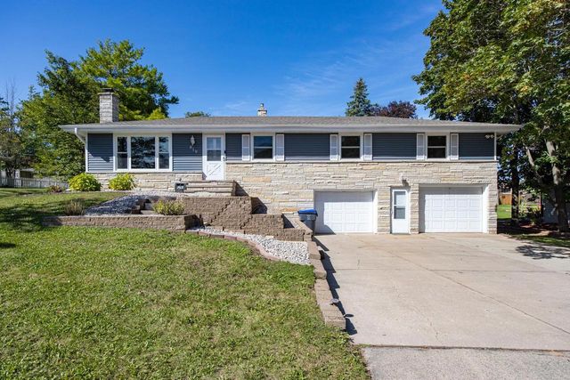 819 GIESE STREET, Hortonville, WI 54944