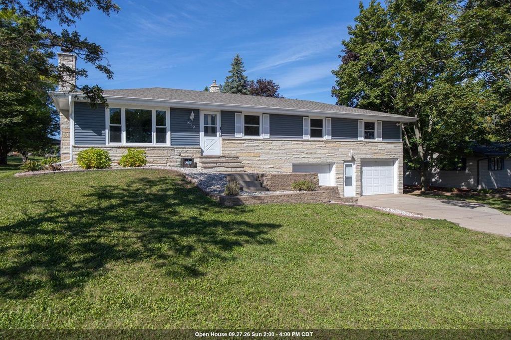 819 GIESE STREET, Hortonville, WI 54944