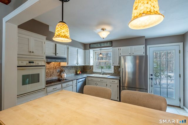 168 Tackora Trail, Ridgefield, CT 06877