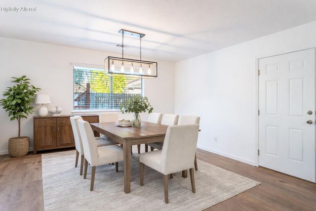 5782 Old Barn Way, Redding, CA 96001