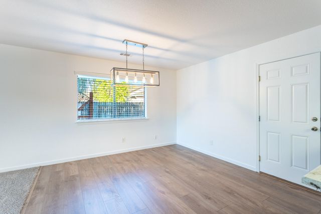 5782 Old Barn Way, Redding, CA 96001