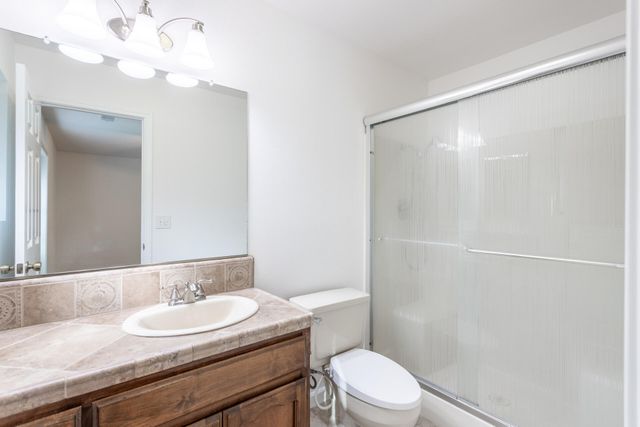 5782 Old Barn Way, Redding, CA 96001