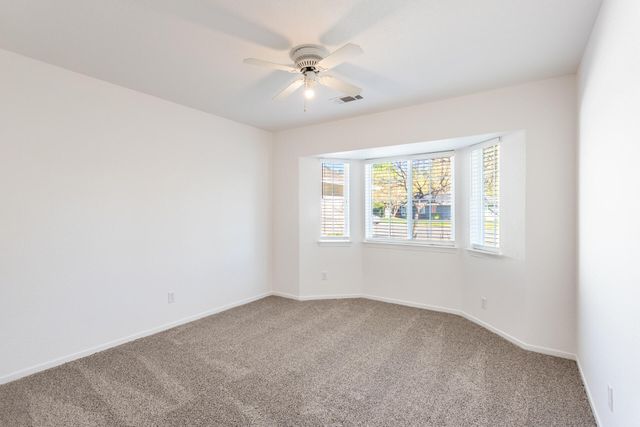 5782 Old Barn Way, Redding, CA 96001