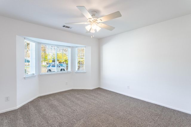 5782 Old Barn Way, Redding, CA 96001