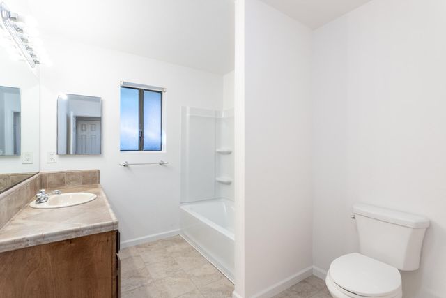 5782 Old Barn Way, Redding, CA 96001