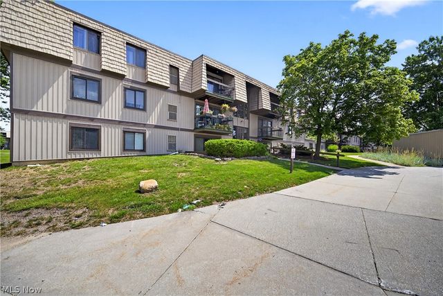 9751 Sunrise Boulevard M10, North Royalton, OH 44133