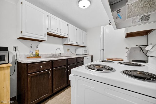 9751 Sunrise Boulevard M10, North Royalton, OH 44133