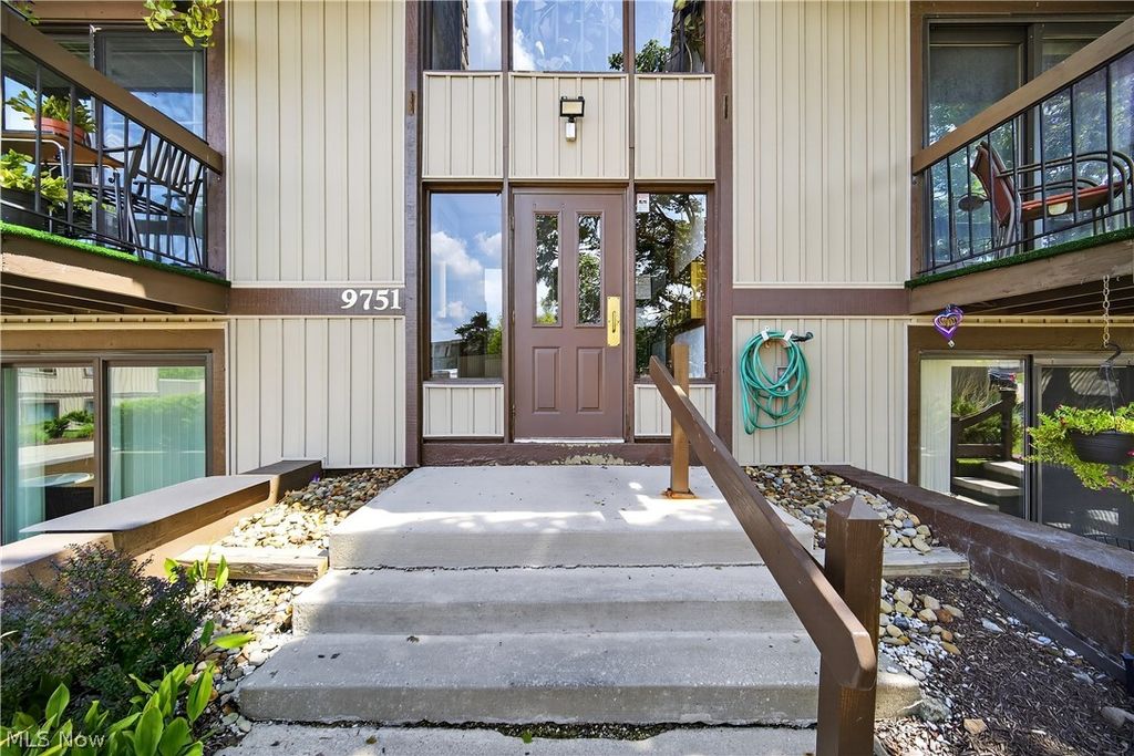 9751 Sunrise Boulevard M10, North Royalton, OH 44133