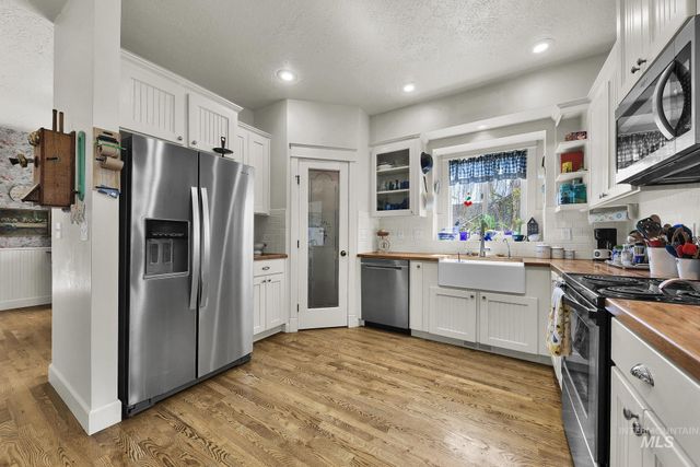 15955 Wintergreen Dr, Caldwell, ID 83607