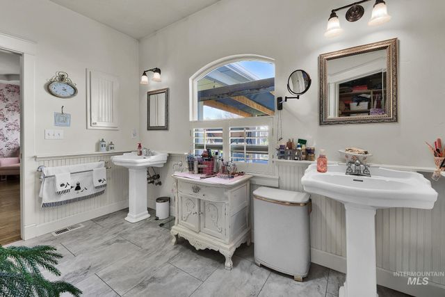 15955 Wintergreen Dr, Caldwell, ID 83607