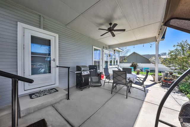 15955 Wintergreen Dr, Caldwell, ID 83607