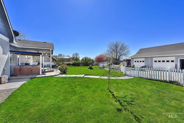 15955 Wintergreen Dr, Caldwell, ID 83607