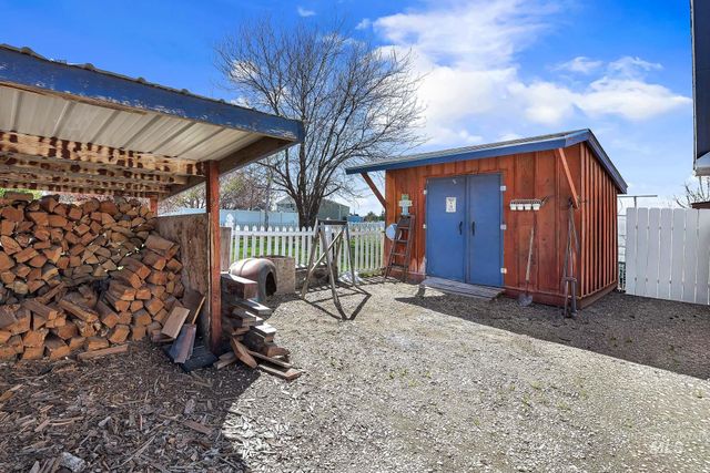 15955 Wintergreen Dr, Caldwell, ID 83607