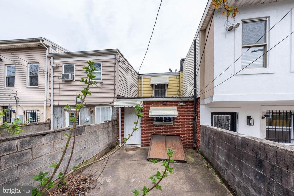 Image 18 of property listing at 204 N PORT ST, Baltimore, MD 21224