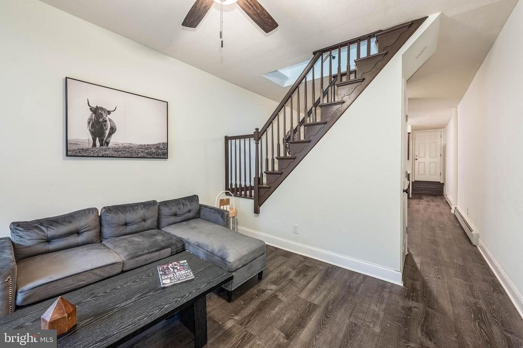 Image 2 of property listing at 204 N PORT ST, Baltimore, MD 21224