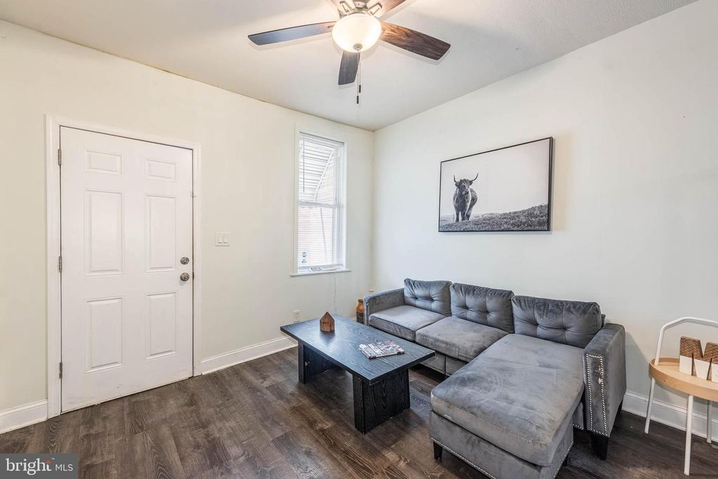 Image 4 of property listing at 204 N PORT ST, Baltimore, MD 21224