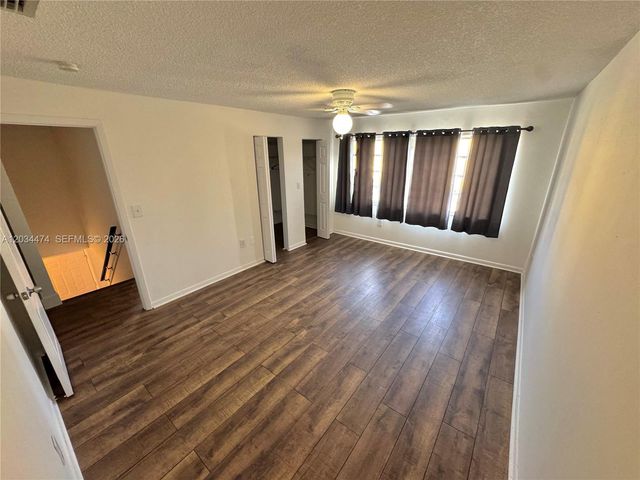 15460 SW 82nd Ln 404, Miami, FL 33193