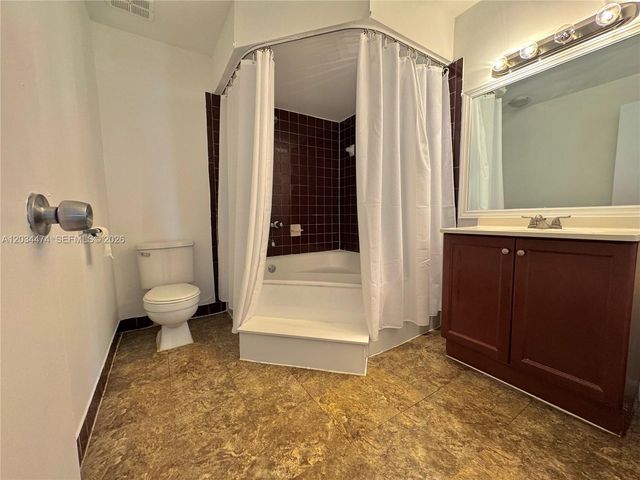 15460 SW 82nd Ln 404, Miami, FL 33193