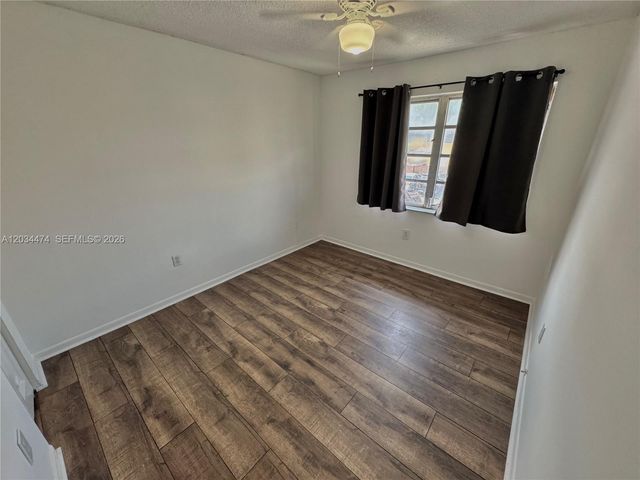 15460 SW 82nd Ln 404, Miami, FL 33193