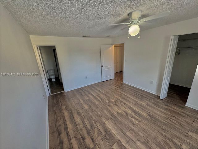 15460 SW 82nd Ln 404, Miami, FL 33193