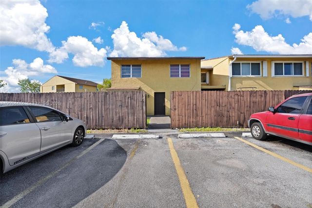 15460 SW 82nd Ln 404, Miami, FL 33193