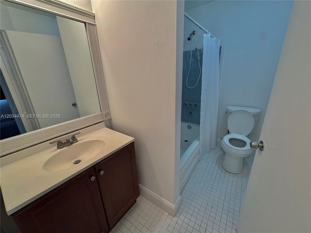 15460 SW 82nd Ln 404, Miami, FL 33193