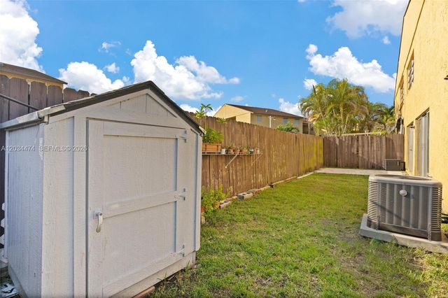 15460 SW 82nd Ln 404, Miami, FL 33193