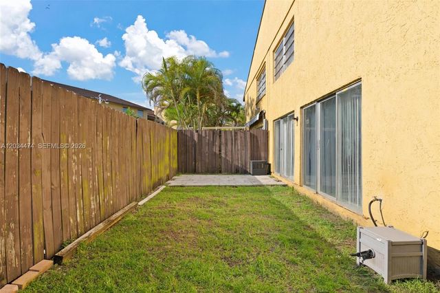 15460 SW 82nd Ln 404, Miami, FL 33193