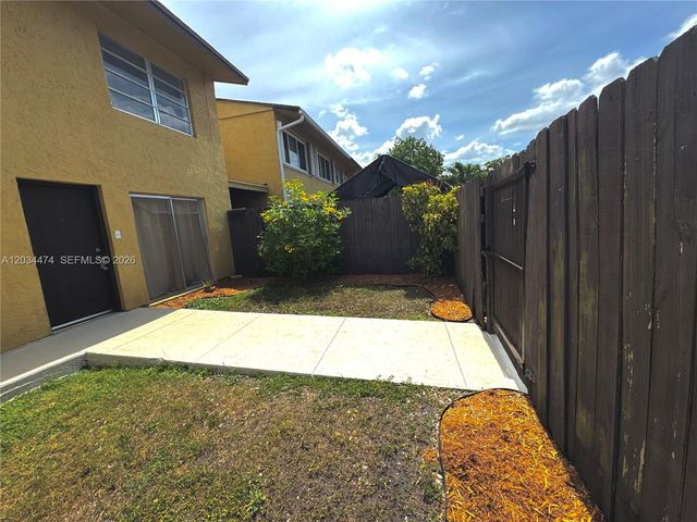 15460 SW 82nd Ln 404, Miami, FL 33193