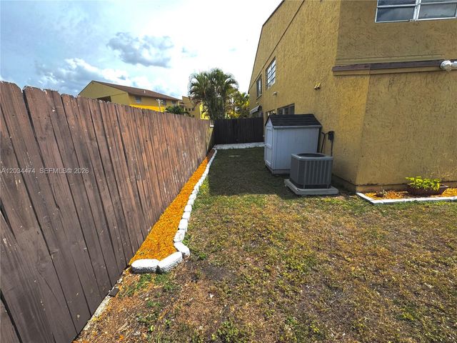 15460 SW 82nd Ln 404, Miami, FL 33193