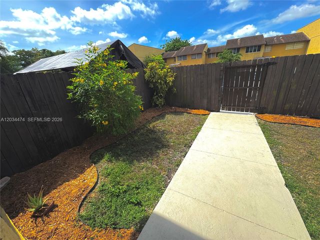 15460 SW 82nd Ln 404, Miami, FL 33193