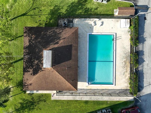 15460 SW 82nd Ln 404, Miami, FL 33193