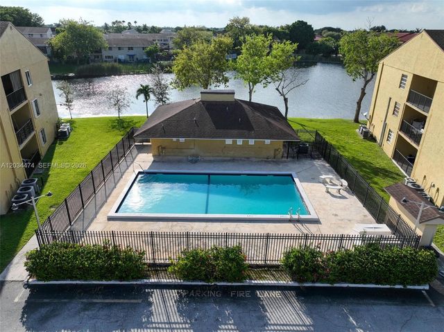 15460 SW 82nd Ln 404, Miami, FL 33193