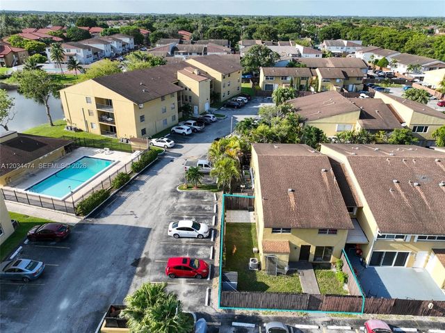 15460 SW 82nd Ln 404, Miami, FL 33193