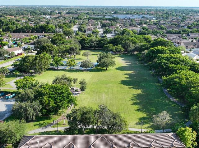 15460 SW 82nd Ln 404, Miami, FL 33193