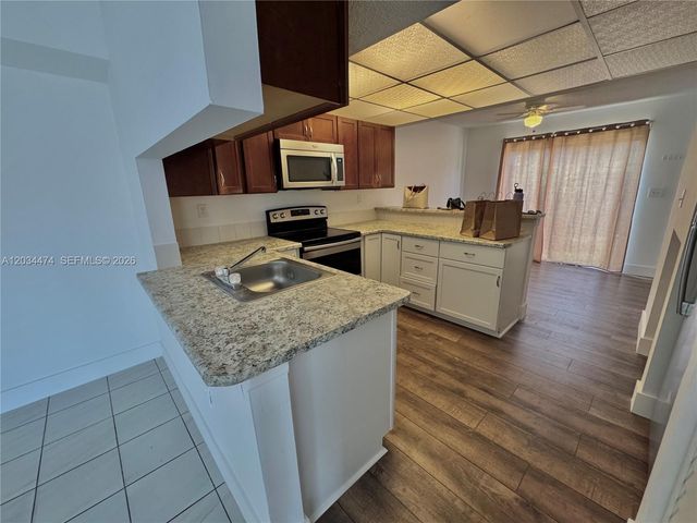 15460 SW 82nd Ln 404, Miami, FL 33193