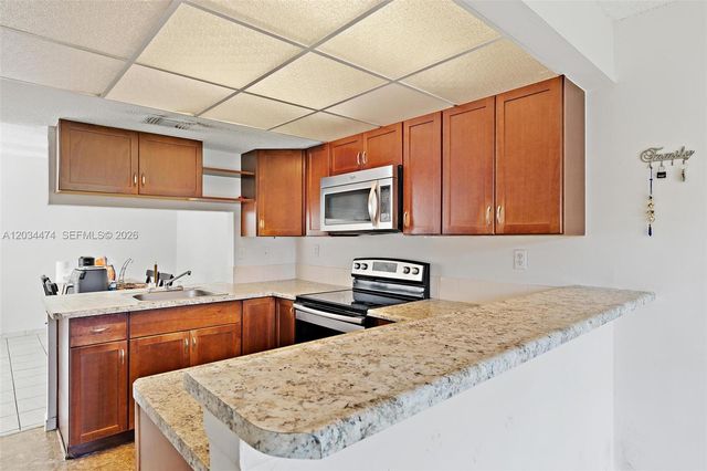 15460 SW 82nd Ln 404, Miami, FL 33193