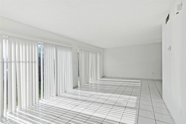 15460 SW 82nd Ln 404, Miami, FL 33193