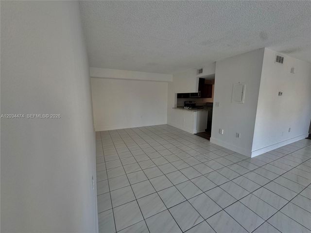 15460 SW 82nd Ln 404, Miami, FL 33193